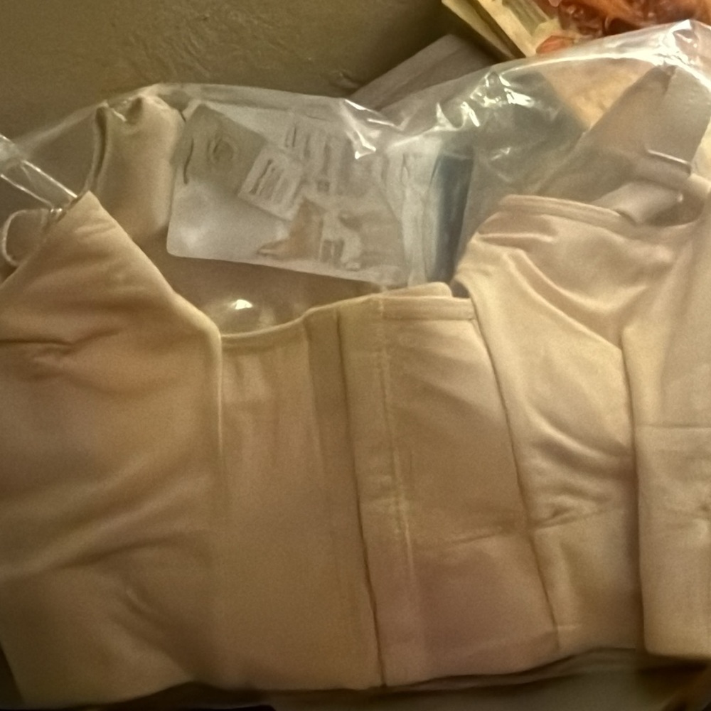 This compression bra - Picture 4 of 4